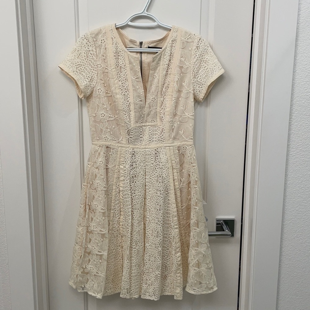 BCBGMAXAZRIA KIRSTEN LACE DRESS IN ROSE WHISPER